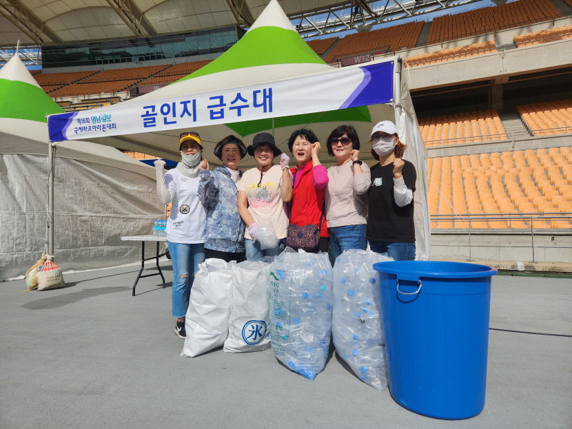 [제16회 영남일보 국제 하프마라톤대회] 봉사 손길 내밀며 대회를 더욱 빛내준 자원봉사자들