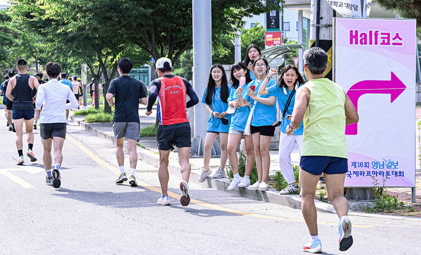 [포토뉴스] 열정적 응원에 무더위 뚫고 끝까지 런!