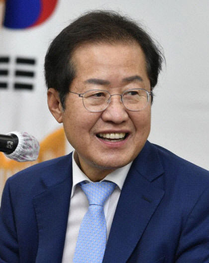 홍준표 대구시장 달빛고속철도 특별법 초안 완성돼