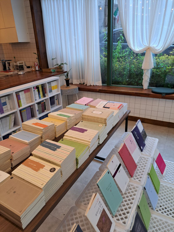 대구경북 시인 시집만 팔아요.  독립서점 산아래 詩 눈길