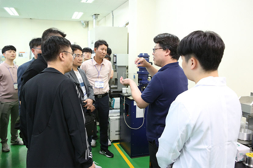 해외 기술 의존도 극복 위해 연구개발 고심 특수윤활제 제조 루브캠코리아