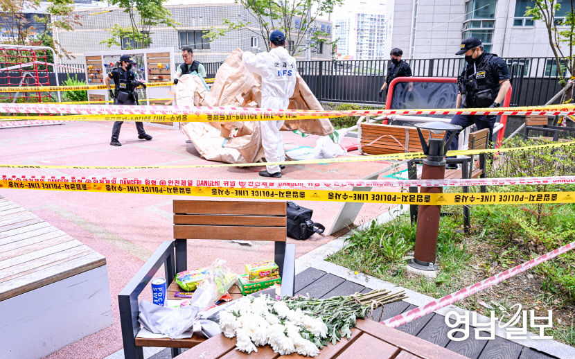 [포토뉴스] 경산 초등생 사망사고 흔들의자 합동감식하는 경찰과 국과수