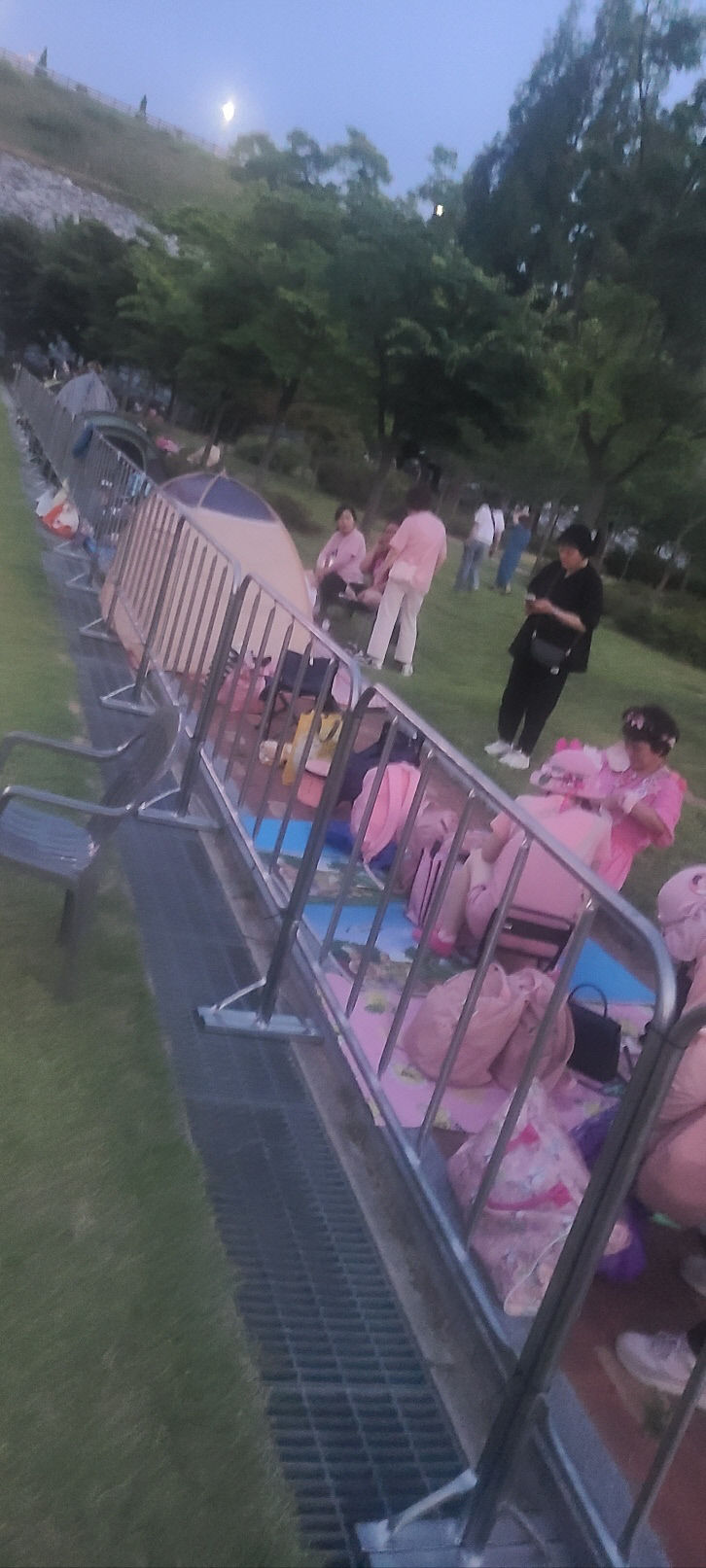 행사 전날부터 텐트치고 밤샘 대기…대구 달성군 송해음악회대박 예고