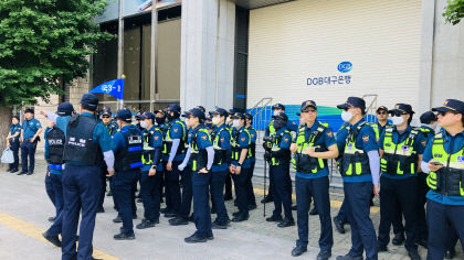 퀴어축제 당일, 대구 대중교통전용지구 긴장감 고조