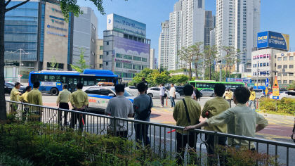 퀴어축제 당일, 대구 대중교통전용지구 긴장감 고조