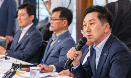 여야, 후쿠시마 원전 오염수 두고 공방전