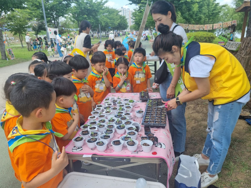 [동네뉴스] 경산서 탄소중립 실천을 위한 유아숲사랑 캠페인