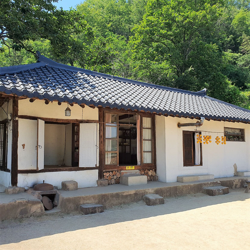 7월부터 대구 편입 군위의 여름 여행지…경이로운 풍광에 넋을 잃고 싱그러운 바람에 더위 잊고