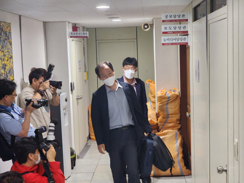 경찰, 대구시청 압수수색…홍준표 경찰 아니라 깡패 격분