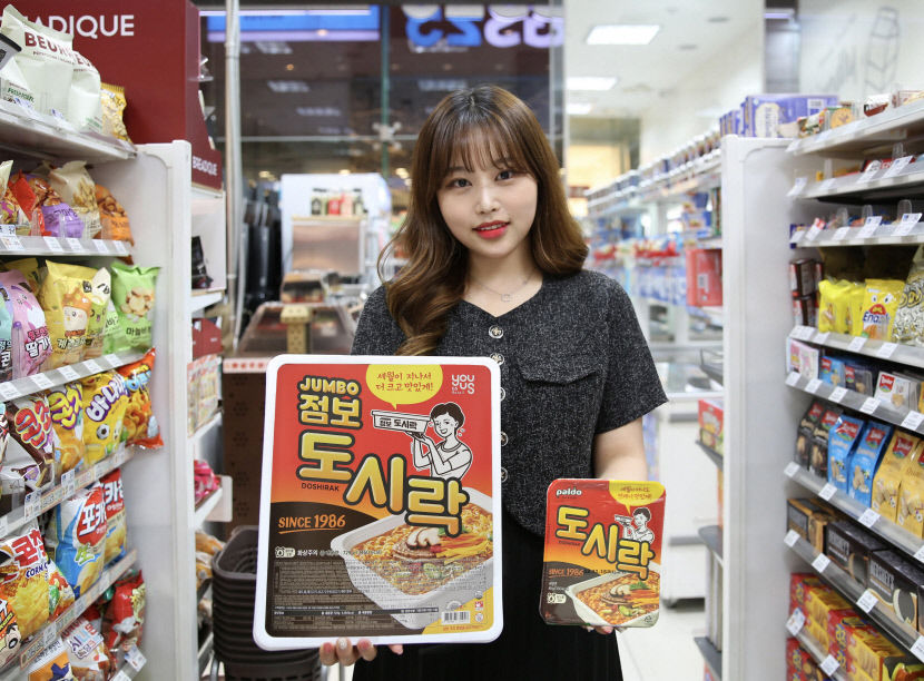펀슈머(Fun+Consumer) MZ세대의 소비 트렌드 자리잡아…점보라면 오이 핫도그 등 등장