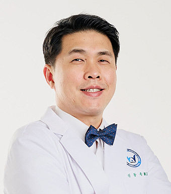 엉거주춤 걸음 방치하면 꼬부랑 허리 부른다