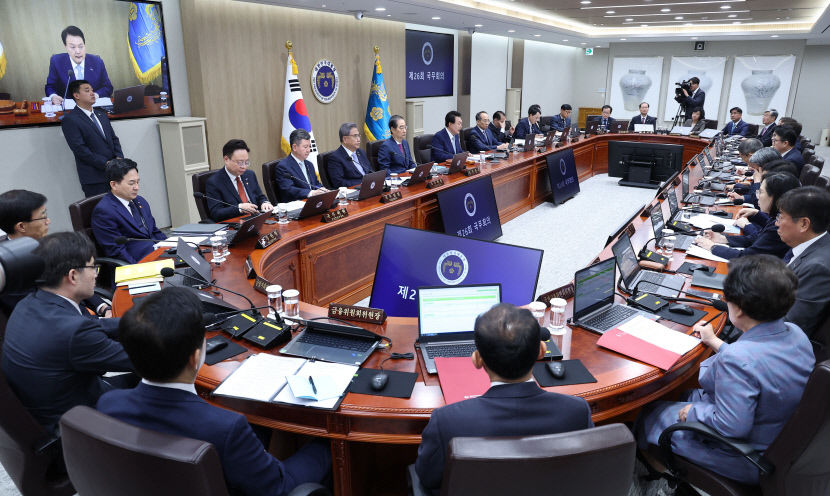 尹 더 크게 멀리보고 정책방향 잘 잡아달라…순방소회 밝히며 내각에 당부