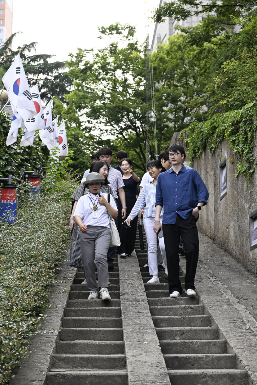 관광객이 돌아왔다…근대골목·김광석길 ‘북적’