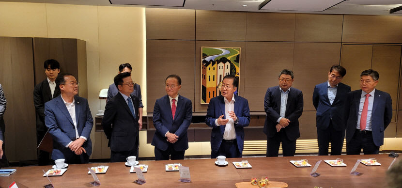 홍시장, VIP 사전 환담회에 대구투자 요청