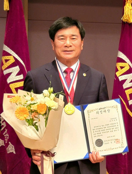 신효광 경북도의원, 지역신문의 날 광역의원 부문 의정대상 수상