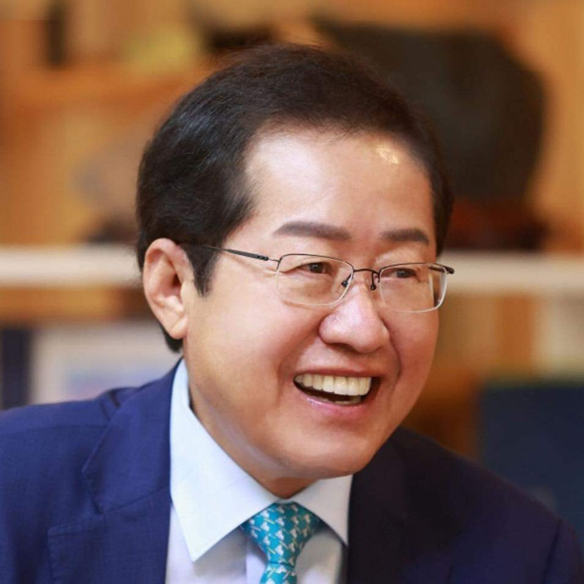 군위군 대구 편입 첫날, 홍준표 대구시장 두배 커진 대구의 미래도 두배 이상 커진 미래 도시로 보답약속