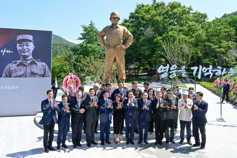 동상으로 살아난 6.25 전쟁영웅 故 백선엽 장군