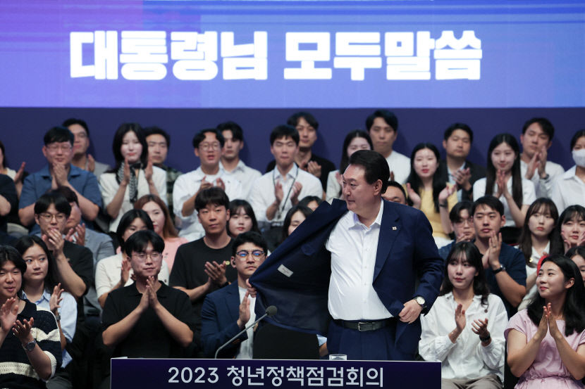 尹 청년만나 내년부터 근본 개혁 가능…간접적 총선 승리 밝혀 눈길