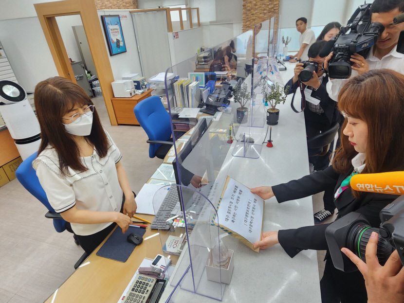칠성개시장 조기 폐쇄하라 시민단체, 대구시에 서명부 전달