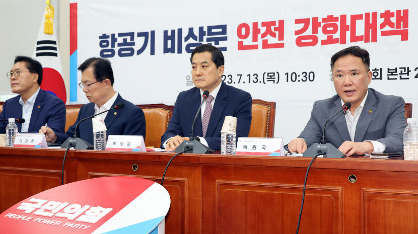 비상문 좌석 소방·경찰·군인에 우선 배정…당정 개문비행 대책 마련