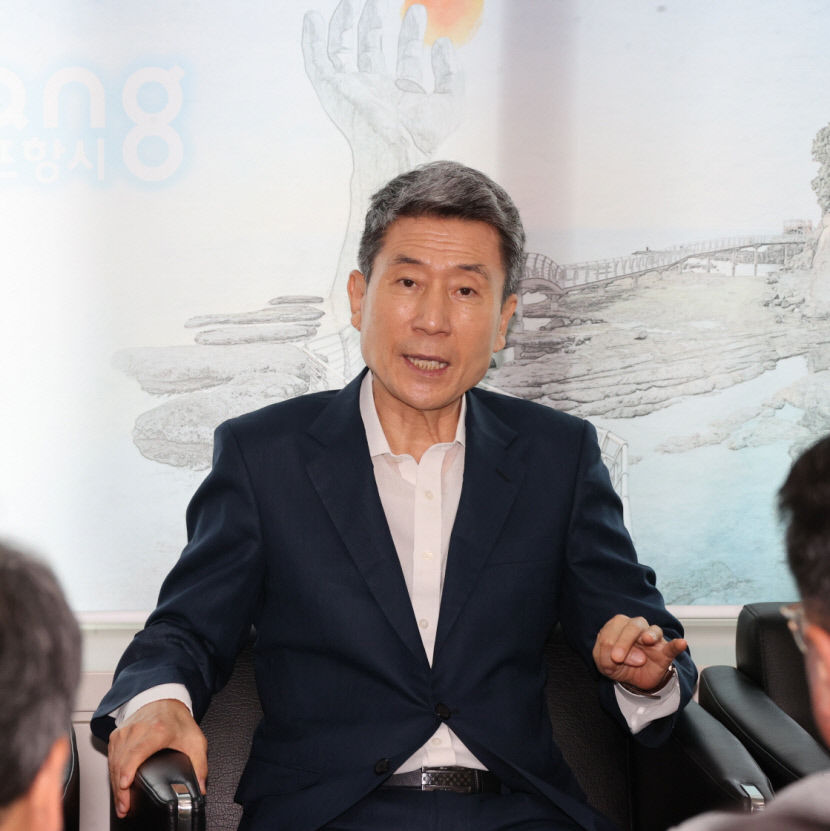 업무복귀 이강덕 포항시장, 2차전지 특화단지, 연구중심 의대 등 현안 해결 매진할 섯