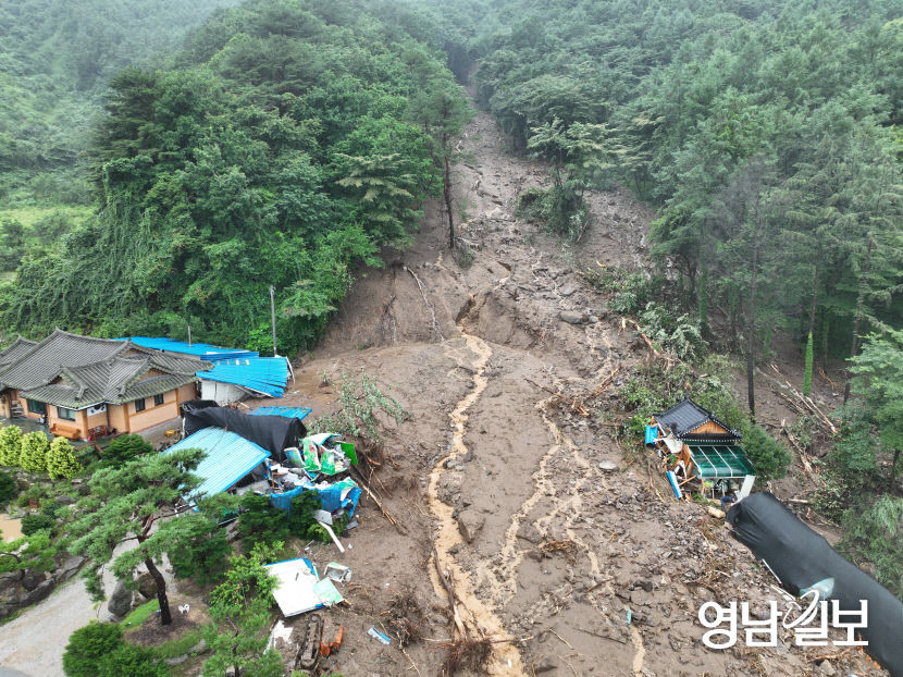 [포토뉴스] 산사태로 매몰된 예천군 은풍면 용두리 주택