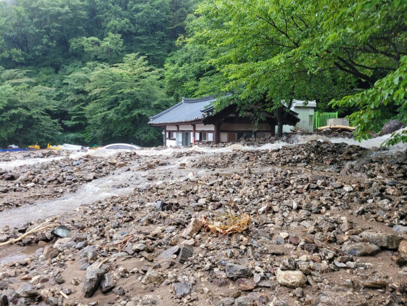 기록적 폭우에 국보 영주 부석사 조사당도 피해