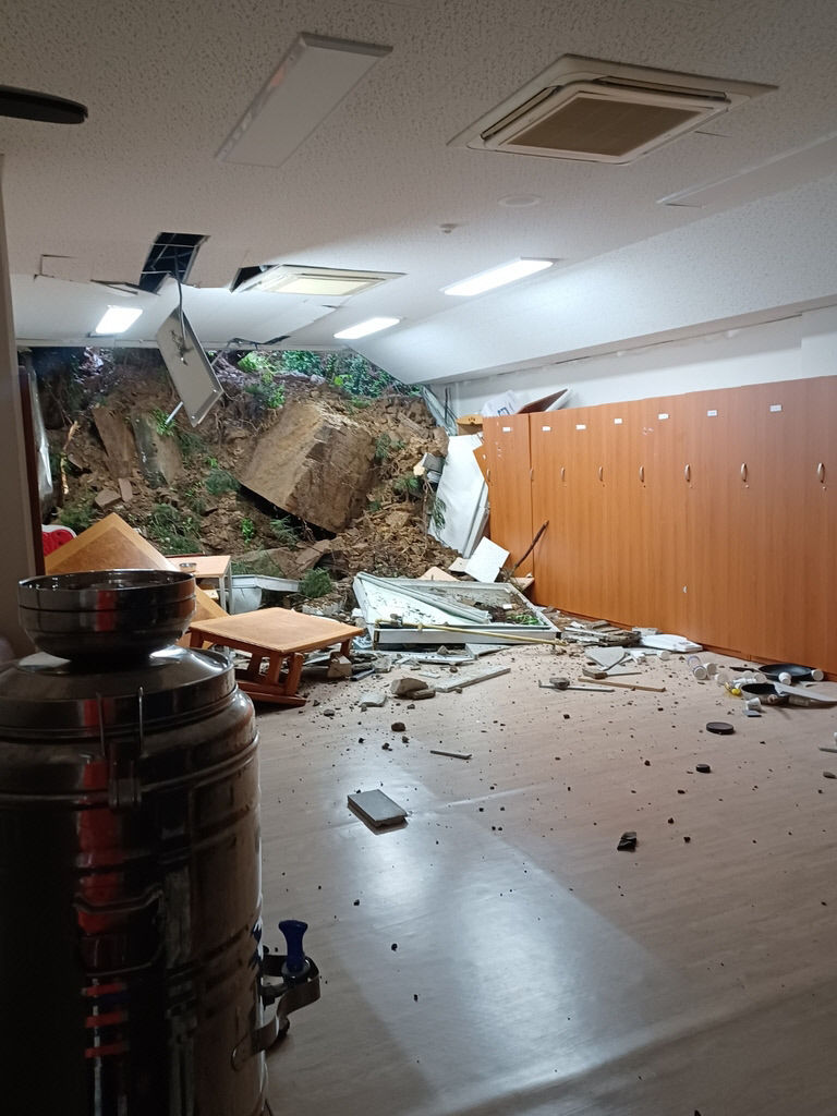 대구 경원고 토사 유출로 체육관 등 일부 파손(종합)