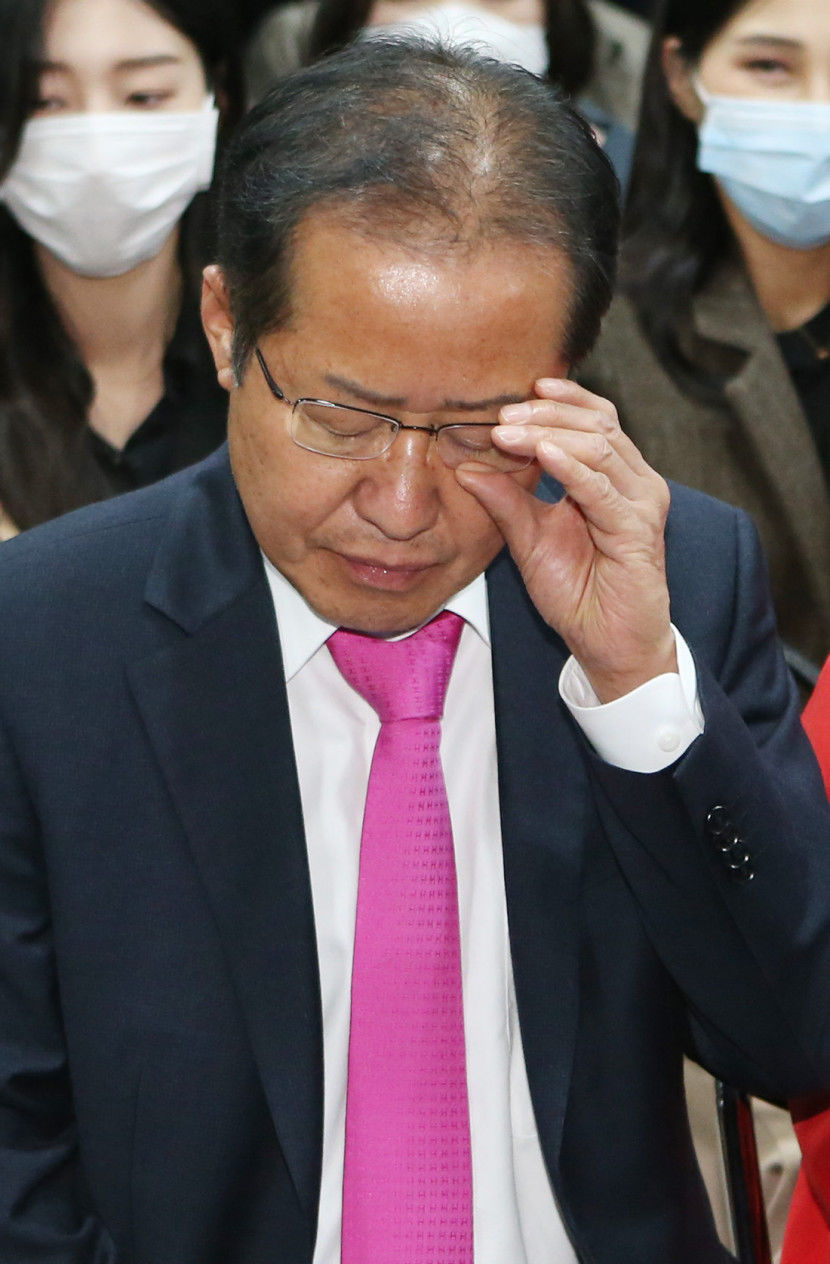 홍준표 시장 雨中골프 논란에 국민·당원께 심려 끼쳐 사과