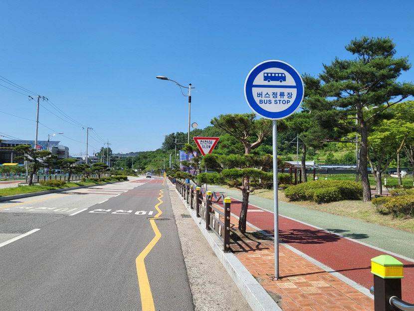 군위행 버스이용 편리하게 승강장 29곳 운행시간표 부착