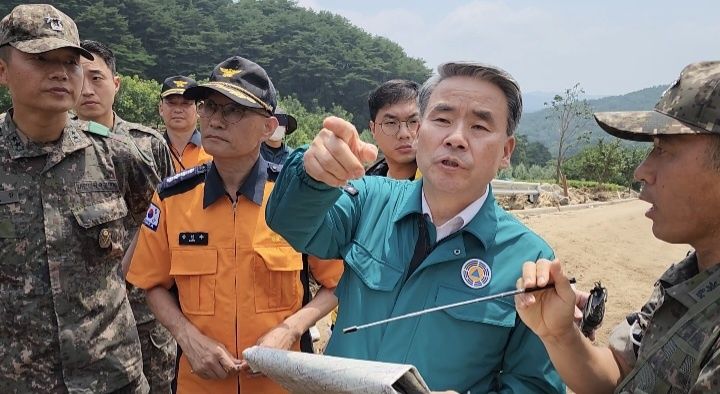 이종섭 국방장관, 폭우 피해 예천 찾아 장병들 위로