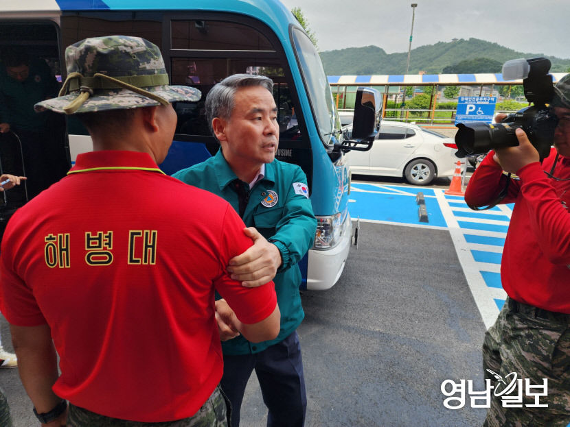 이종섭 국방장관, 폭우 피해 예천 찾아 장병들 위로