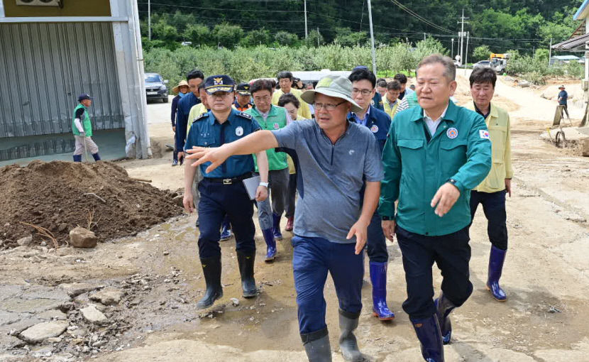 이상민 행정안정부 장관 안전만큼은 관행이나 불합리 반드시 개선할 것…봉화 산사태 피해현장 찾아