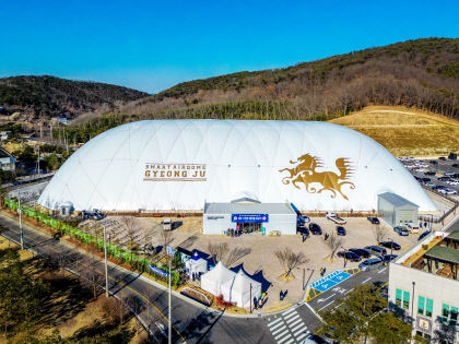 경주 스마트 에어돔, 장마와 불볕더위에 시원한 축구장으로 주목