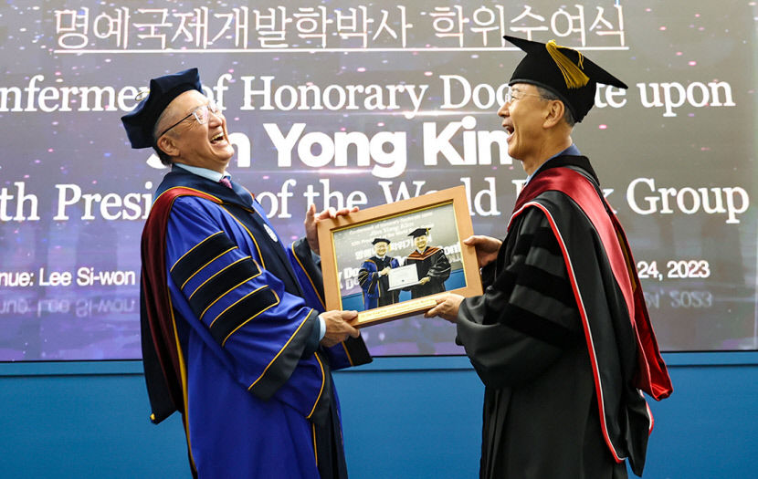 영남대 개도국 빈곤극복 공로 김용 前 세계은행 총재에 명예박사 학위