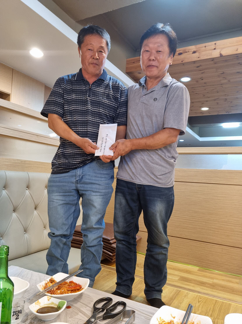친구 덕분에 수해 복구에 힘얻어