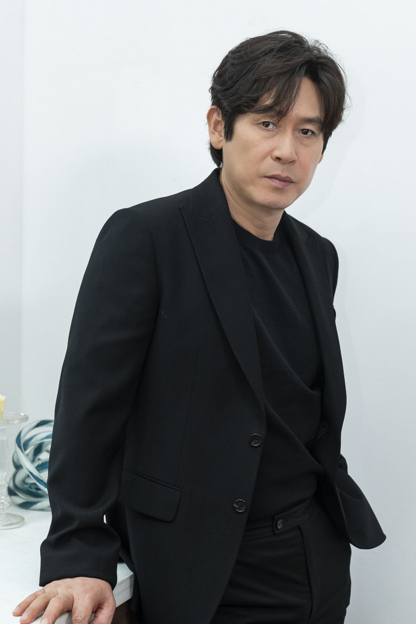 영화 더문 주연 설경구 김용화 감독이라면 한국형 SF 잘 만들 거라 생각