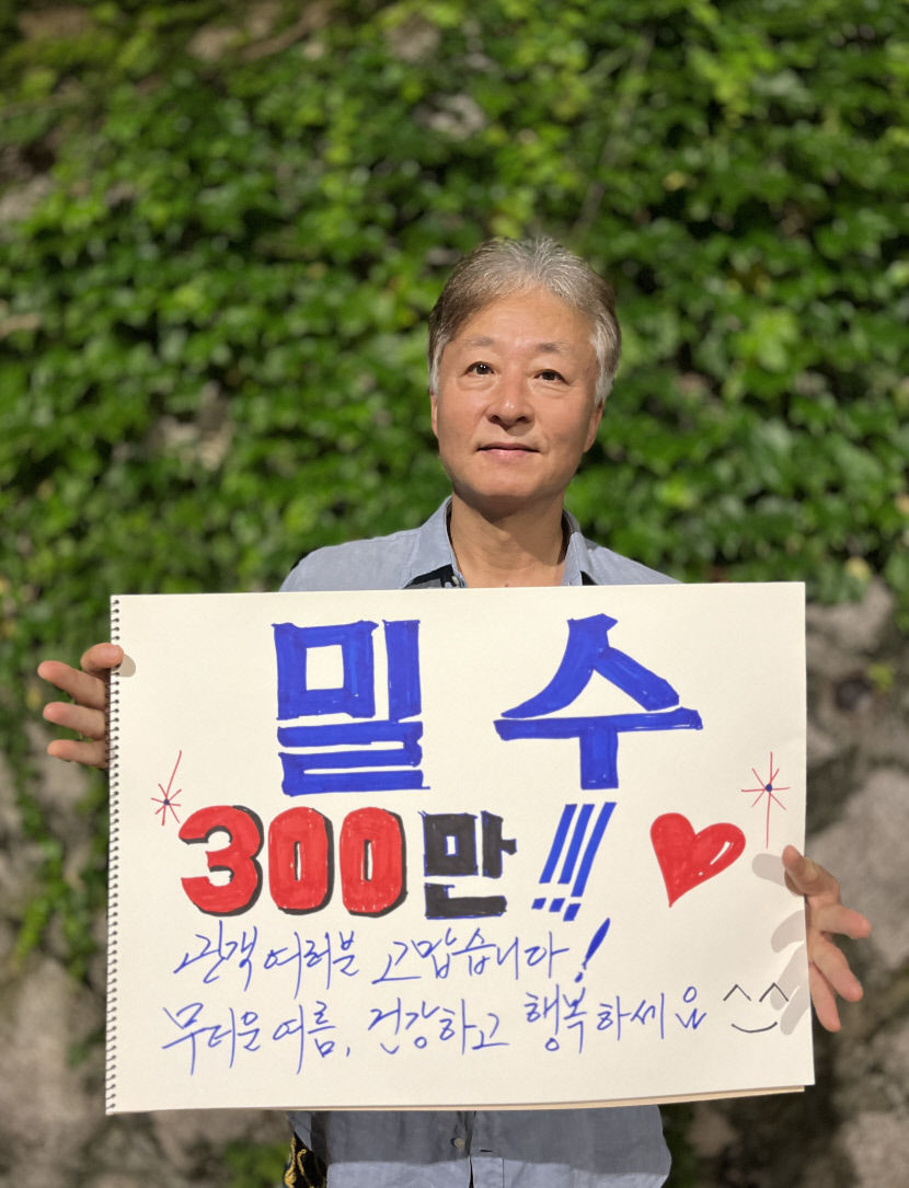 애써 만든 영화니까 손, 써야죠…한국 영화계에 부는 손글씨 바람