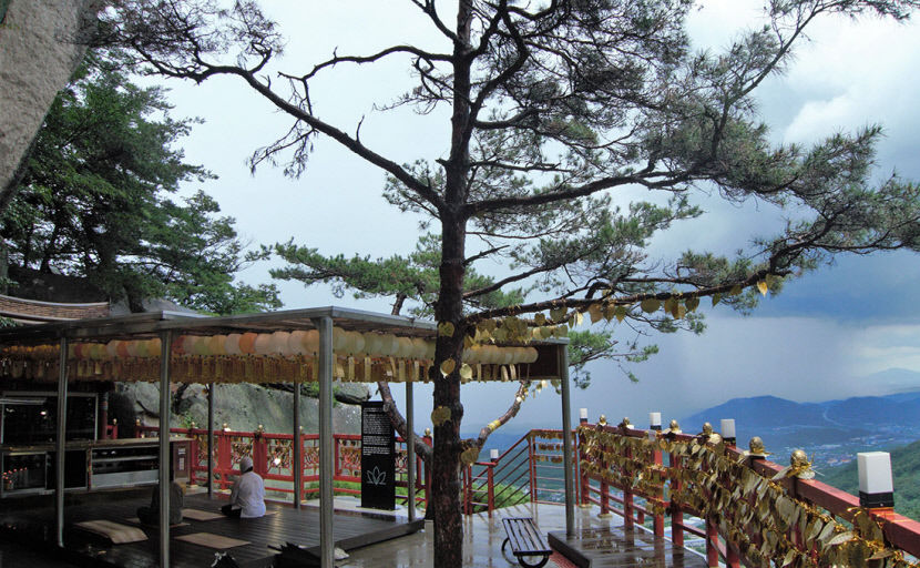 [주말&여행] 경북 경산 불굴사 홍주암, 거대한 바위가 만든 자연석굴, 원효대사·김유신 수행 발자취