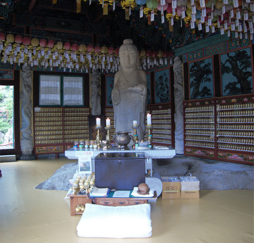 [주말&여행] 경북 경산 불굴사 홍주암, 거대한 바위가 만든 자연석굴, 원효대사·김유신 수행 발자취