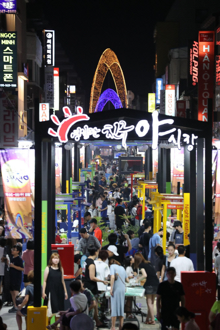 포항 중앙상가 야시장  달라진 모습으로 12일 개장