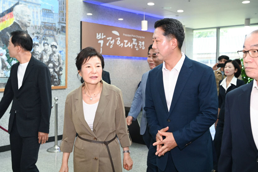 김장호 구미시장, 박근혜 전 대통령과 각별한 인연 눈길