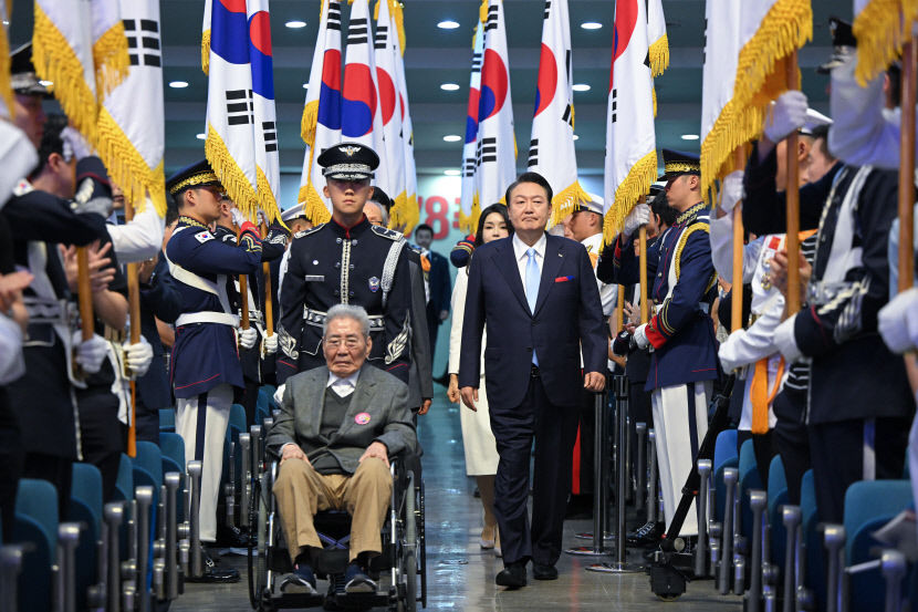 尹 광복절 경축사서 한미일 협력 강조…담대한구상 재확인·카르텔 혁파도 언급