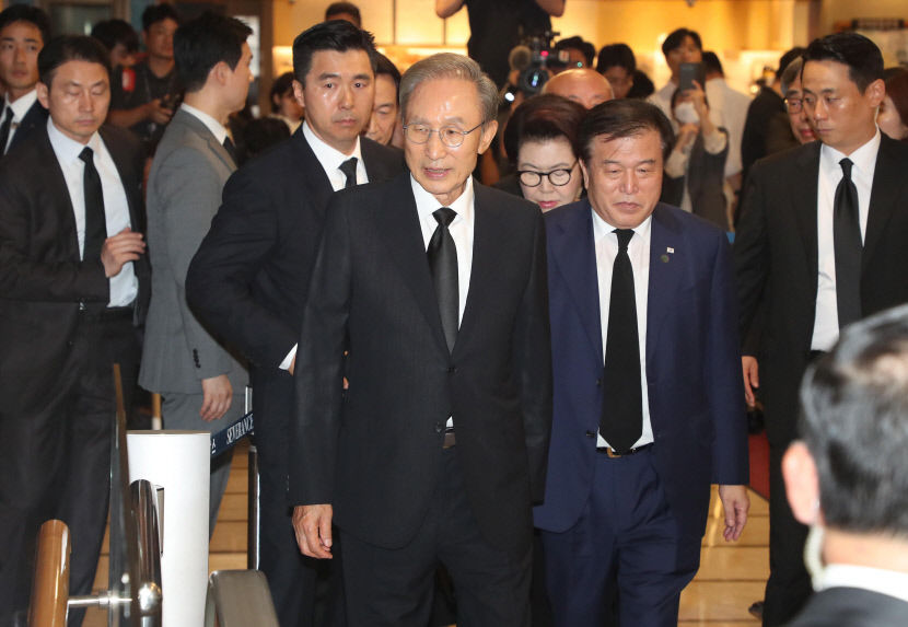 尹대통령 부친 윤기중 교수 빈소에 여야·정부 인사 등 조문 이어져