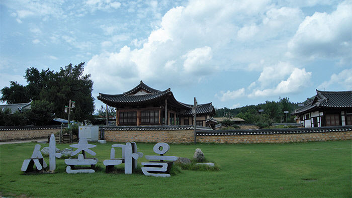 [주말&여행] 경북 의성 점곡면 사촌마을, 서애 류성룡 출생지…맥문동 꽃피운 사촌서림 한폭의 수채화