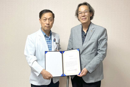 이상우 경주상이군경지회장, 경주동산병원에 헌혈증과 기부금 맡겨