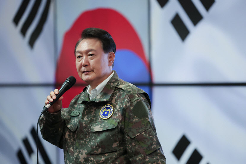 尹, 한미연합사 작전지휘소 찾아 실전훈련이 북핵위협 억제 강조