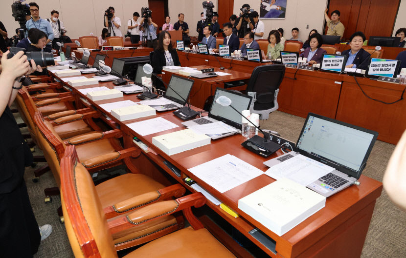 여가위, 與·김현숙 불참에 잼버리 질의 결국 파행…野 해임건의 논의