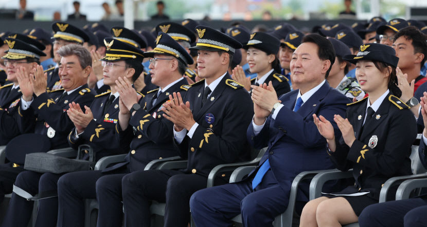 尹 해경이 바다 안전지킬 때 新해양강국 발전…해양경찰의날 기념식 참석