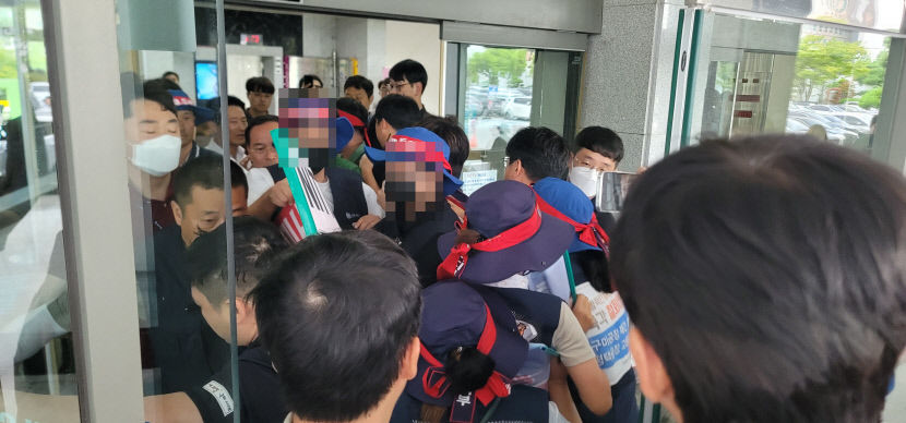 전국 금속노조 조합원-구미시청 공무원 청사 진입 과정 충돌
